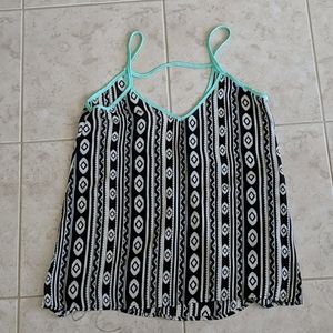 🧡 (2/$25) 2b bebe printed contrast tank